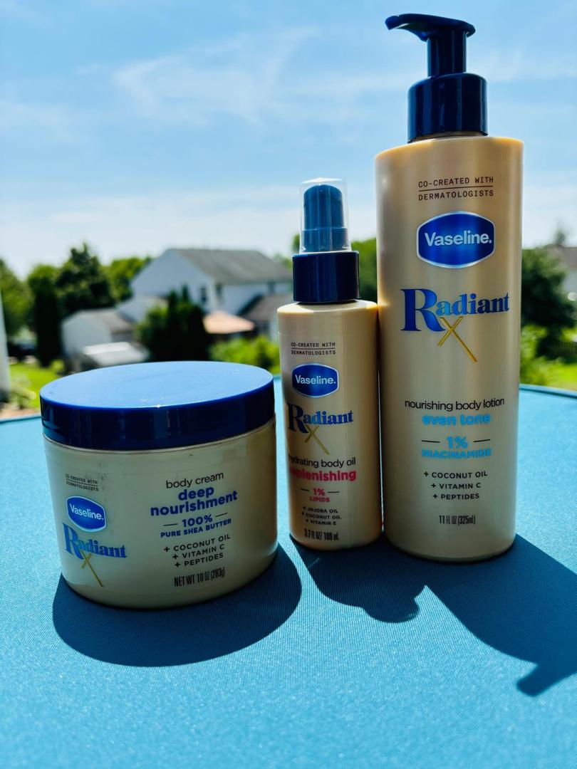 Vaseline Radiant X Deep Nourishment Body Cream 100% Pure Shea Butter, Coconut Oil, Vitamin C, & Peptides 10 oz